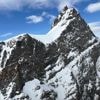 Lichamen van vijf skiërs gevonden op Zwitserse berg, nadat bergbeklimmers vier paar ski’s zien liggen