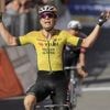 Lang gewacht, toch gekregen: Wout van Aert rekent in Giro-rit over gravel af met een moeilijke periode