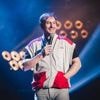 À la Cigale et sur France 4 ce soir, Alexis Le Rossignol glisse l’absurde dans l’ordinaire