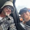 KIJK. Jonge fan ontmoet Brad Pitt aan McDonald’s in Nieuw-Zeeland: “Kan je ‘dag’ zeggen tegen mijn vader?”
