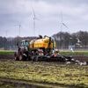 Straat in Brabants Son en Breugel ligt vol mest na ongeval met landbouwwerktuig