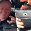 Taxiheld spoort eigenares luxetas van 100.000 euro op en wordt beloond met droomreis
