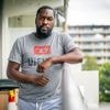 Hij verliest zijn souvenir, even later halen zwaarbewapende agenten Xavier uit z'n huis: 'In m'n gezicht geslagen'