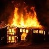 « Le plafond s’est effondré » : sa maison prend feu en pleine nuit, elle est sauvée par des passants