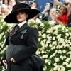 Auftritt in schrillem Outfit: Rihannas Babybauch zieht bei Met Gala alle Blicke auf sich