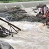 Fluss reißt Menschen mit: Tote und Verletzte bei Einsturz von Brücke in Indien