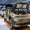 Tesla rutscht auf Platz acht: Deutsche Autobauer dominieren heimischen E-Auto-Markt