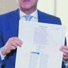 Schlein chiede di spiegare in Aula. I 5s passano agli insulti: "Fa schifo"