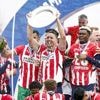 PSV maakt geen fout tegen Sparta en verovert 26ste landstitel na krankzinnig eredivisieseizoen