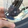 Mit Zahnbürste und Plastikflasche: So reinigen Sie Ihre Fahrradkette ganz einfach