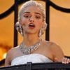 Rachel Zegler belts out the best bit of Evita to West End passersby for free every night... and the paying audience don't like it