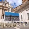 Live conclaaf | Menigte in Vaticaan barst in juichen uit na witte rook
