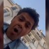 "Cette ville est un film !" : Jamel Debbouze filme une scène aussi épique qu'improbable en plein Paris avec un poisson de 2,10 mètres