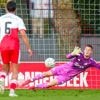 Heerkens stopt twee strafschoppen voor Jong Ajax, maar het is niet genoeg tegen Jong FC Utrecht