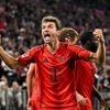 Een mooi gebaar: Müller veilt unieke Bayern-truitjes en zelfs levensgroot sculptuur voor goede doel na transfer
