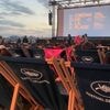 Festival de Cannes 2025 : nous avons testé pour vous le cinéma de la plage, les pieds dans le sable et la tête dans les étoiles