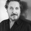 "Le Buveur de brume" : Guillaume Gallienne dévoile son panthéon familial dans un récit irrésistible