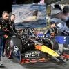 Max Verstappen verruilde auto voor privéjacht, maar wat doet zijn team tijdens raceloze weken?