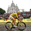 Pogacar verzekert zich van vierde Tour-zege, Van Aert wint spectaculaire slotrit