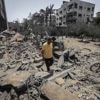 À Gaza, les frappes israéliennes ont tué 36 personnes dont six près d’un centre d’aide humanitaire