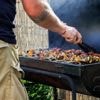 Haal je de barbecue dit weekend boven? Zo krijg je hem snel én simpel proper