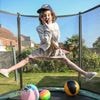 Lori (9) overwon na 81 weken een hersentu­mor: “Ik ben blij dat ik weer een zo normaal mogelijk leven kan leiden”