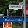 Entscheidung noch heute erwartet: Eilantrag gegen Umbenennung der Mohrenstraße in Berlin-Mitte