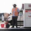 « Ça rappelle l’ancienne époque ! » : au Mans, un pompiste est de retour dans cette station-service