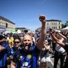 München stroomt vol met Inter- en PSG-fans, ook Oscar Piastri verheugt zich op finale