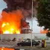 Video | Brandstoftank in Sotsji staat in brand na Oekraïense droneaanval