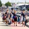 “Als ik straks gedoucht heb, ben ik weer herboren”: duizenden Pukkelpoppers keren moe maar voldaan huiswaarts