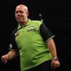 Van Gerwen verliest weer van Littler, maar stijgt naar play-offplek Premier League