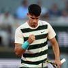 Roland-Garros 2025 : Carlos Alcaraz lâche un set face à Damir Dzumhur mais se qualifie pour les huitièmes de finale