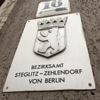 Die Bezirksbürgermeisterin wirkt ratlos: Ist am Zehn-Millionen-Minus im Berliner Südwesten vor allem das Land schuld?