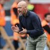 Waar Simonis bij Wolfsburg een kickstart heeft, incasseert Ten Hag met Leverkusen een nederlaag