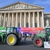 Mobilisation pour la proposition de loi Duplomb : des agriculteurs ont déjà commencé à se rassembler devant l'Assemblée nationale