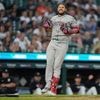 Eugenio Suárez says X-rays were negative after he was hit on index finger by pitch against Tigers