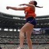 Discuswerpster Alida van Daalen eerste Nederlandse in actie, in de wachtkamer voor finale