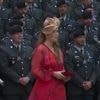 KIJK | Amalia zichtbaar verrast door kreet van 'haar' regiment