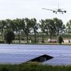 Uitbater zonnepark bij Schiphol vreest voor faillissement als hij ‘verblindende panelen’ moet verwijderen