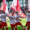 Übergabe am Samstag: Wück überreicht Meisterschale an Bayern-Fußballerinnen