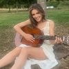 Model zeigt sich musikalisch: Lizy Hurley lernt Gitarre von Billy Ray Cyrus
