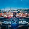 Waar Verstappen racet, draait Limburgse economieleraar Rick als dj: ‘Ik leef mijn droom, maar blijf gewoon voor de klas staan’