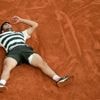 Carlos Alcaraz conserve son titre à Roland-Garros après avoir renversé Jannik Sinner au terme de la plus longue finale de l'histoire à Paris