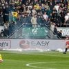 Puinhoop in Den Haag: ADO-fans zorgen voor definitieve staking na vuurwerk op het veld, Telstar wint