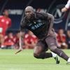 Napoli-spits Lukaku staat maanden aan de kant met dijbeenblessure