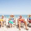 Pourquoi les romans légers triomphent sur le sable et nous réconcilient avec la lecture ?