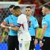 Kylian Mbappé checkt horloge scheidsrechter na laatste fluitsignaal: ‘We zijn boos’