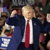 Un Donald Trump triomphant devant ses partisans au 100e jour de son deuxième mandat