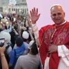 Alle handen (en smartphones) de lucht in voor paus Leo XIV: katholieke jongeren troepen samen in Rome voor Jubeljaar